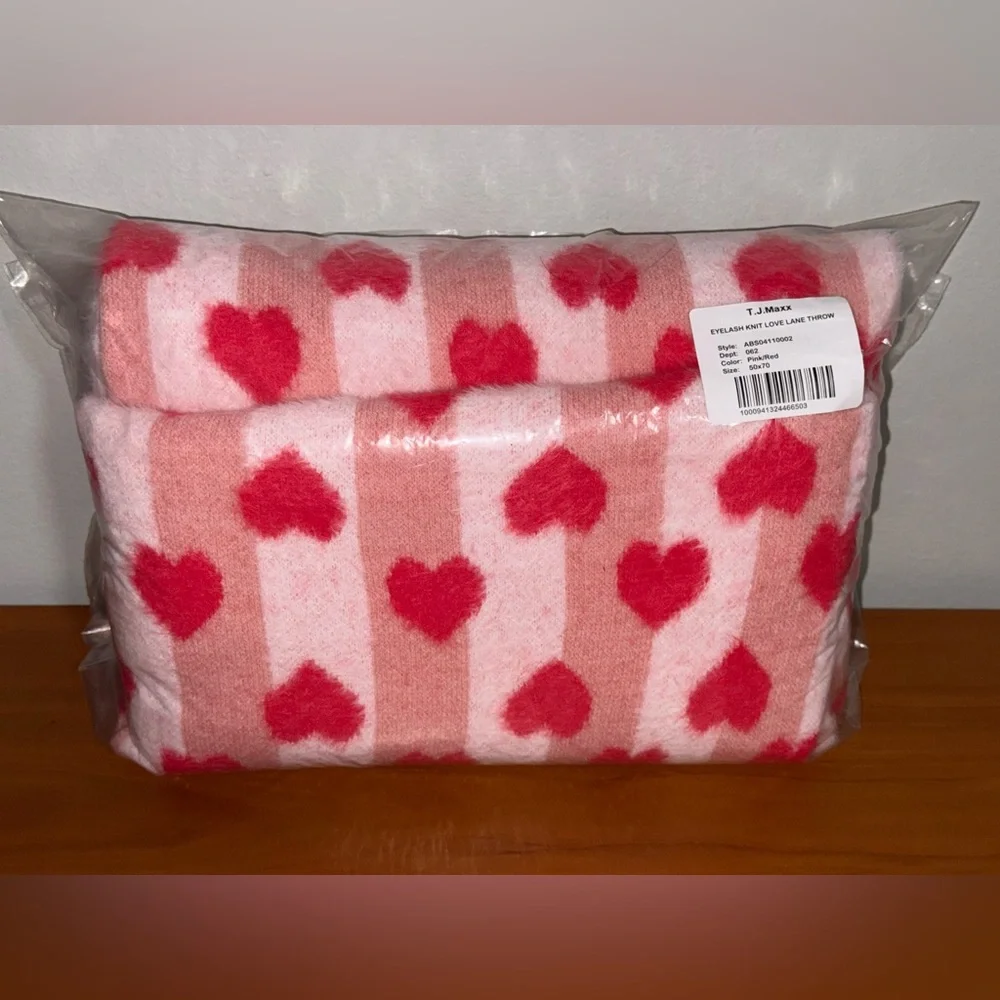 Cupcakes and Cashmere Eyelash Knit Love Throw